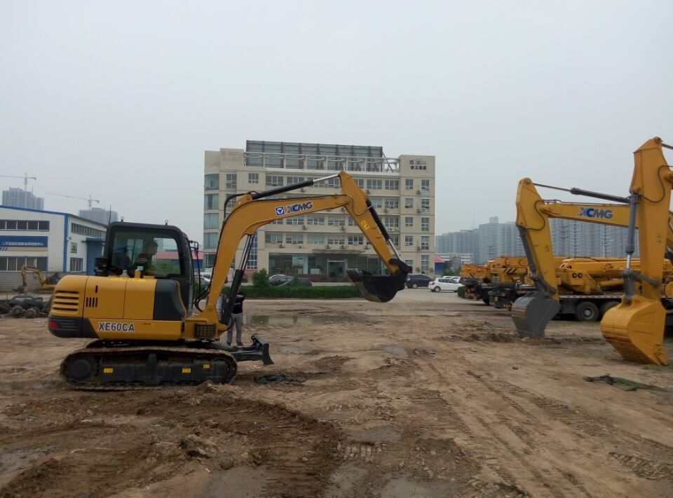 满冠（中国）挖机试车