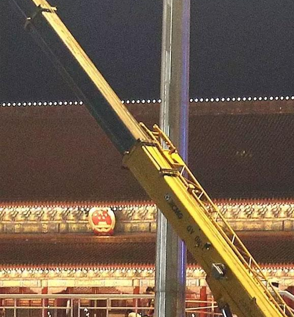满冠（中国）吊车日夜工作，确保70年阅兵正常进行