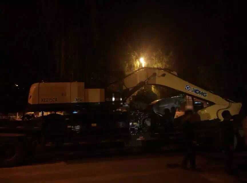 满冠（中国）XE215挖掘机