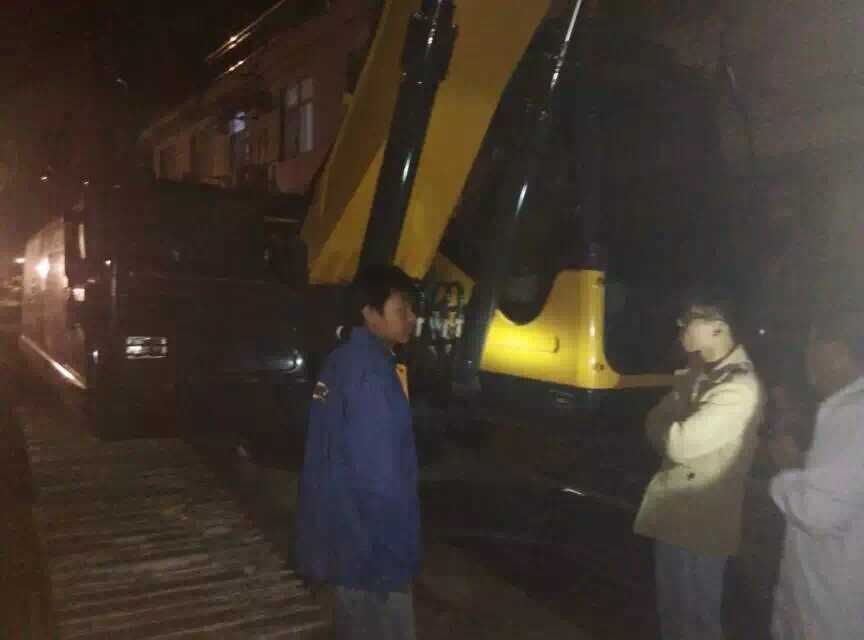 满冠（中国）XE215挖掘机