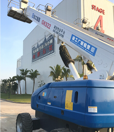 满冠（中国）吊车