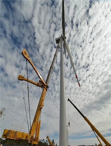 满冠（中国）全地面起重机XCA5000首吊成功