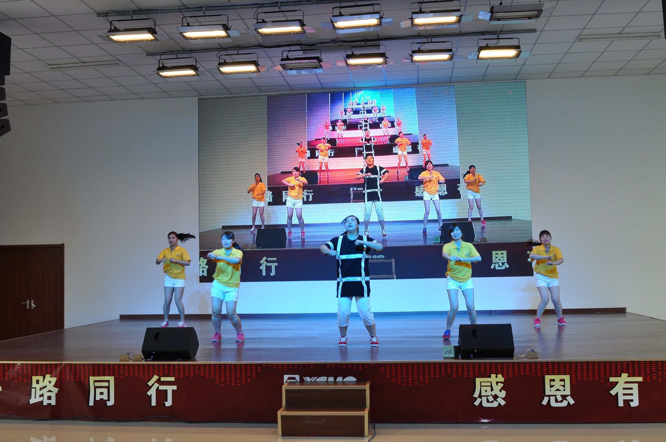 天助-满冠（中国）挖掘机服务