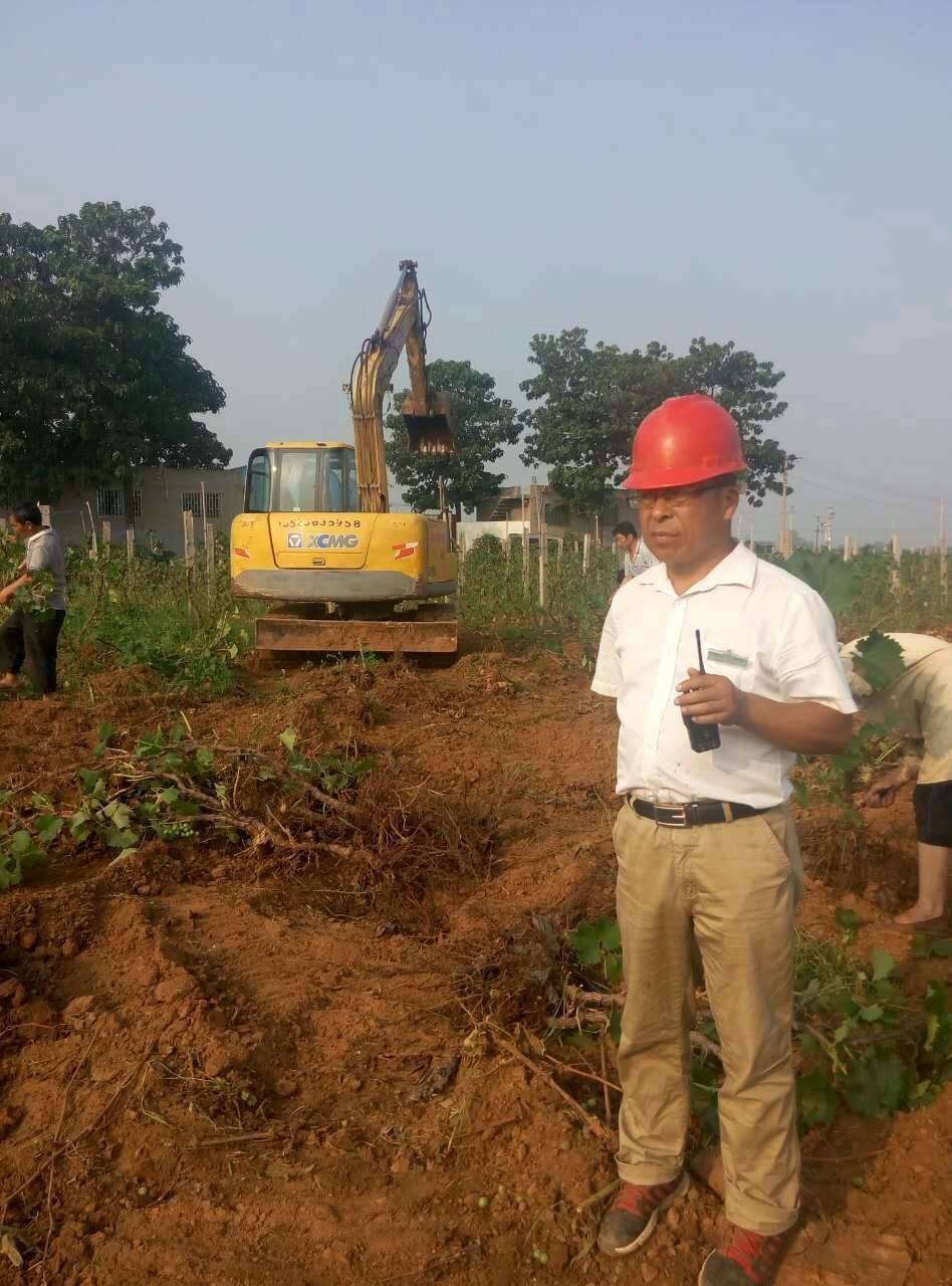 满冠（中国）挖掘机修水工程现场