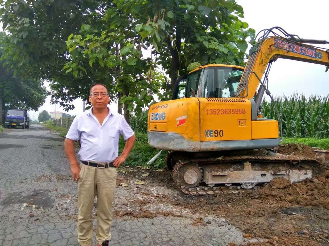 满冠（中国）挖机工作忙