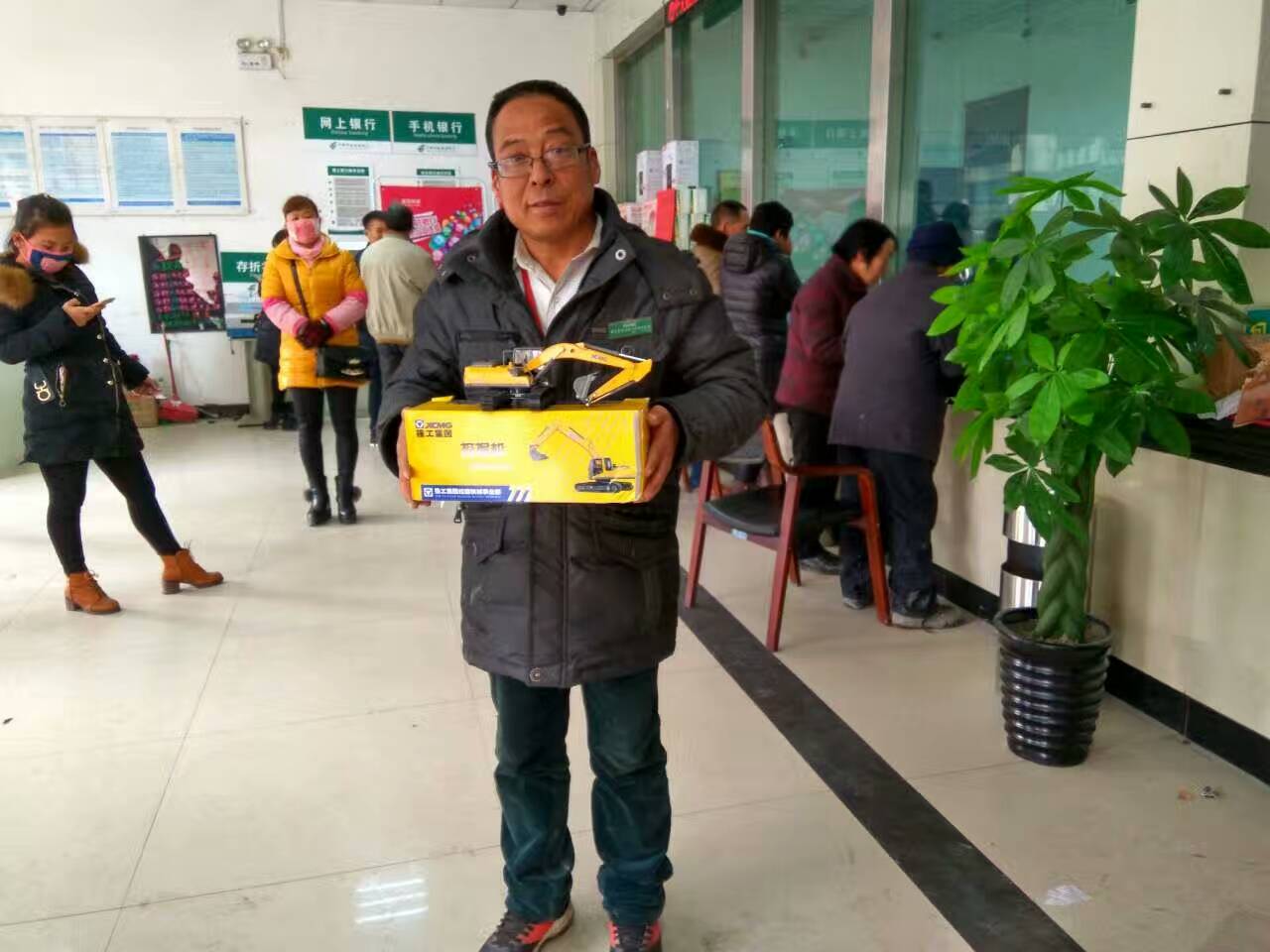 满冠（中国）河南挖掘机获奖者