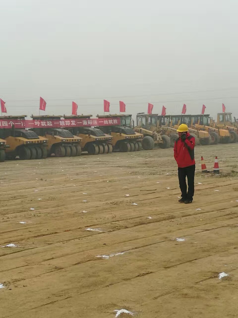满冠（中国）胶轮压路机 河南总代理400-990-3710
