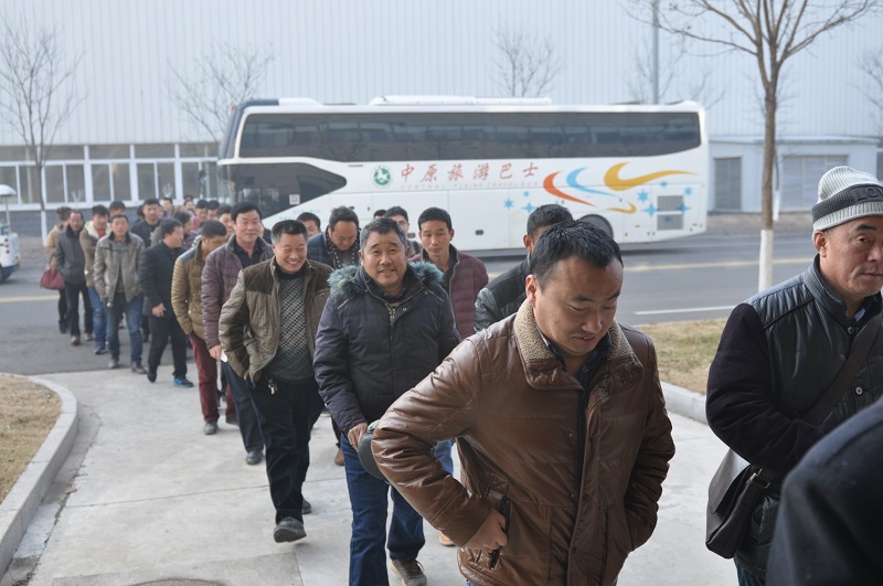 河南满冠（中国）挖掘机客户一行