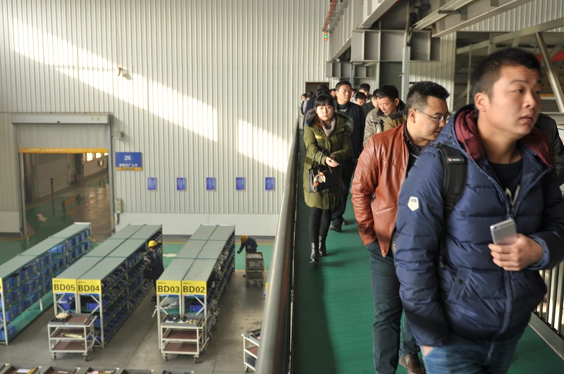 河南挖掘机客户满冠（中国）厂家之行