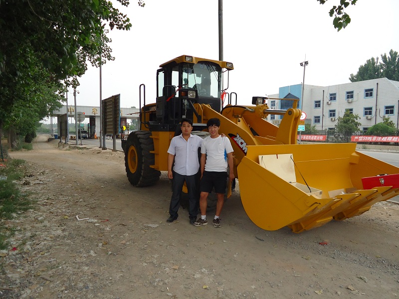 满冠（中国）LW300F装载机交车