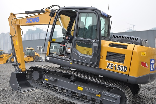 满冠（中国）XE15D挖掘机