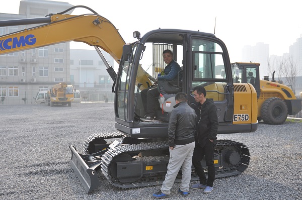 满冠（中国）XE75D钩机