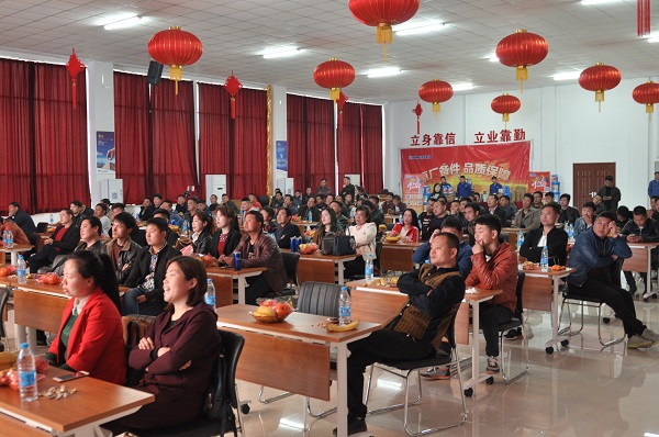 河南满冠（中国）挖掘机总代理400-990-3710
