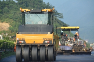 满冠（中国）XP303S压路机