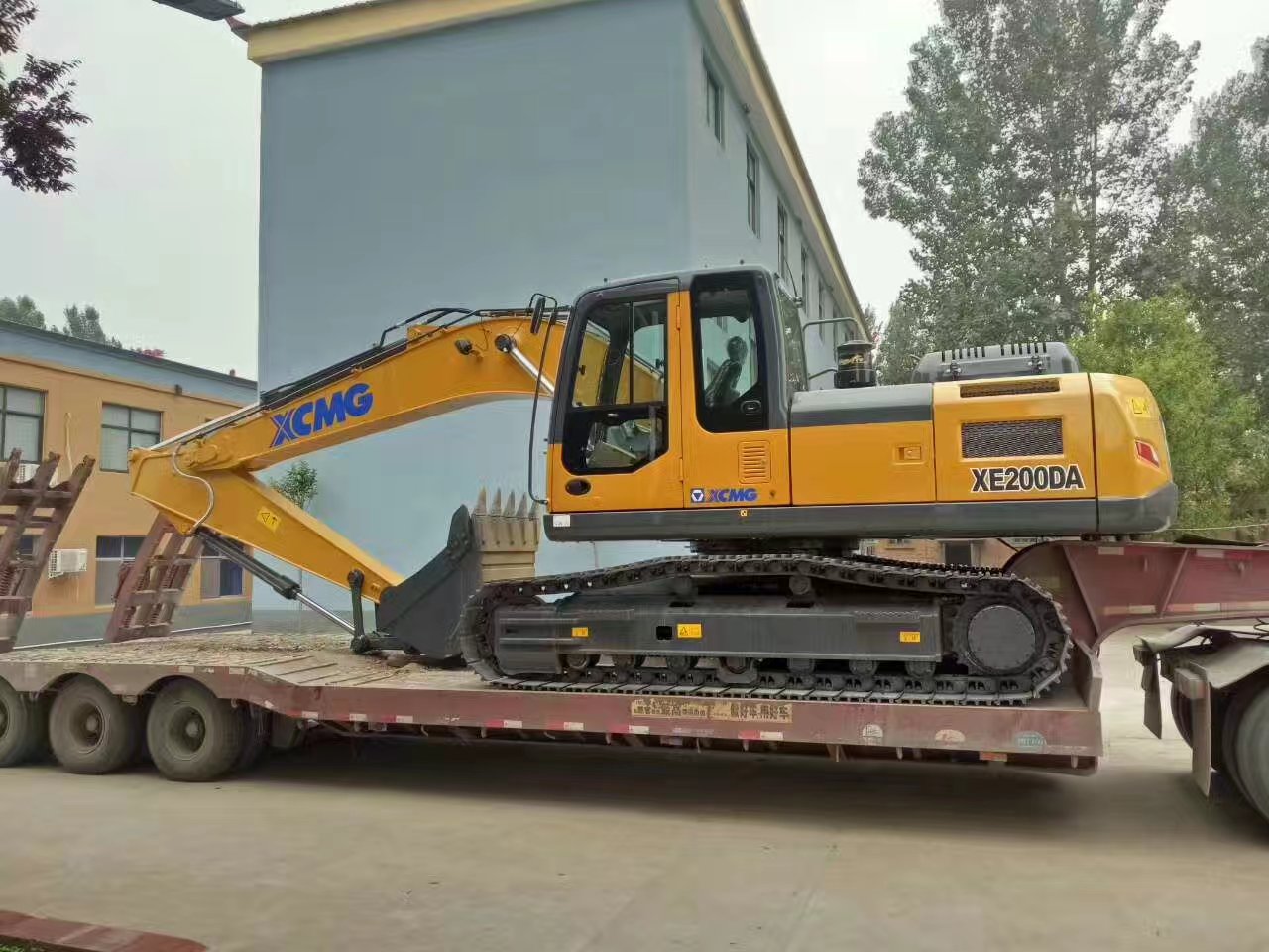 满冠（中国）挖掘机XE200DA交车