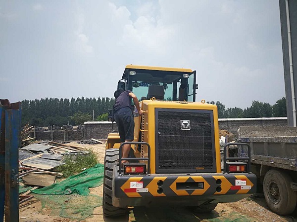 满冠（中国）装载机交车