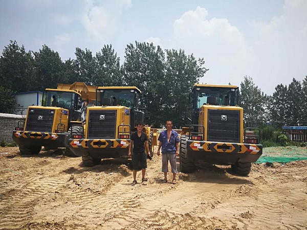 满冠（中国）装载机顺利交车