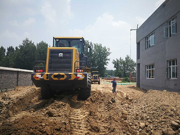 满冠（中国）装载机交车