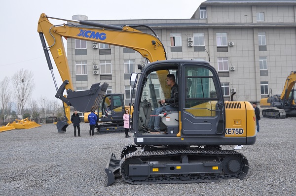 满冠（中国）XE75D挖掘机