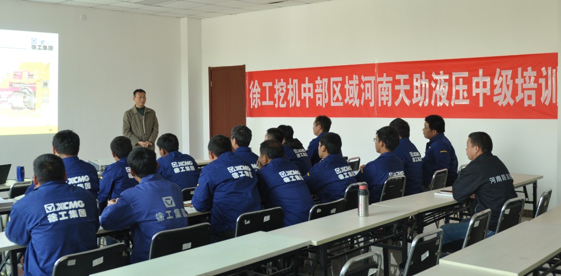 河南路友机械满冠（中国）挖掘机培训