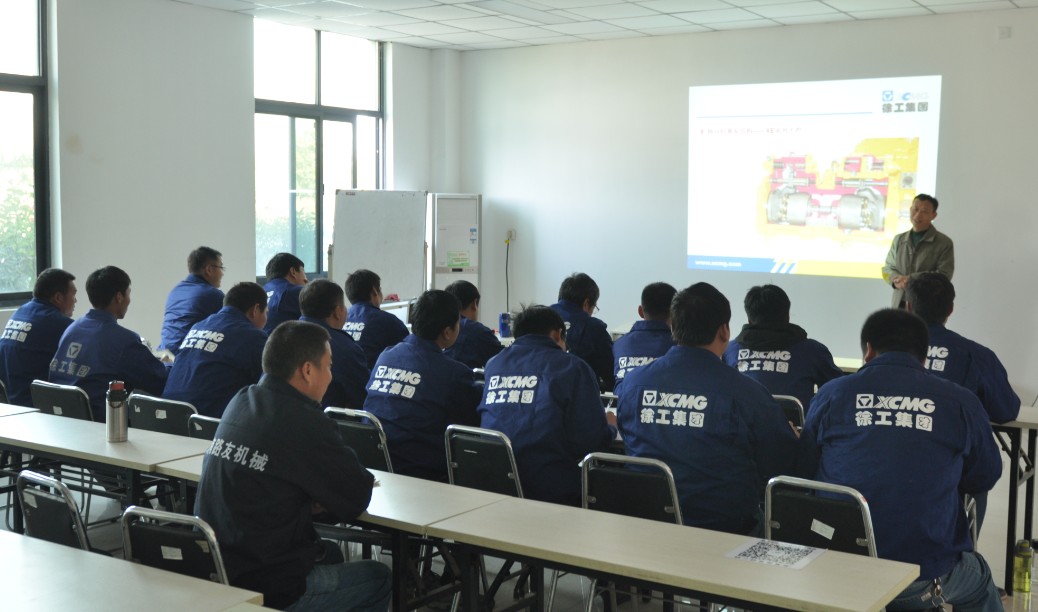 满冠（中国）挖掘机培训