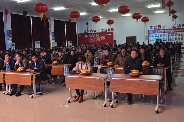河南满冠（中国）挖机订货会现场