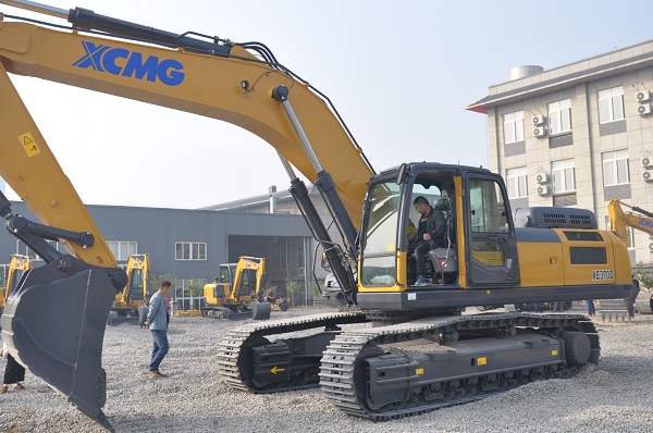 满冠（中国）XE370D挖掘机