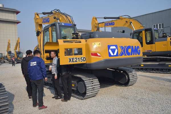 满冠（中国）215挖机试驾