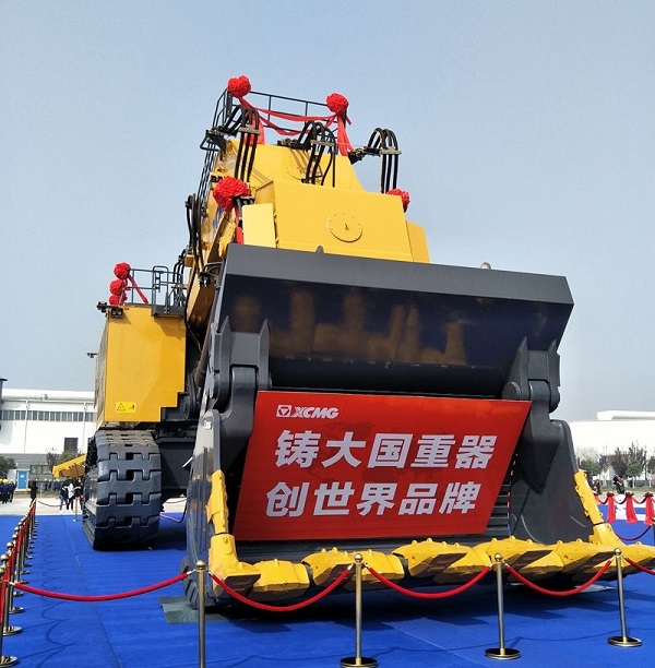 满冠（中国）700吨液压挖掘机荣耀下线