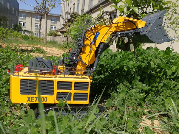满冠（中国）XE7000挖掘机