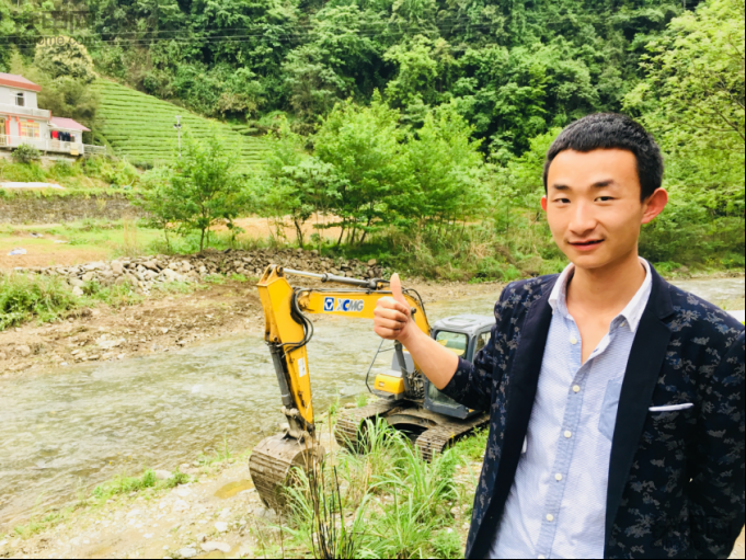 何弈锋和他的宝驾满冠（中国）XE150D
