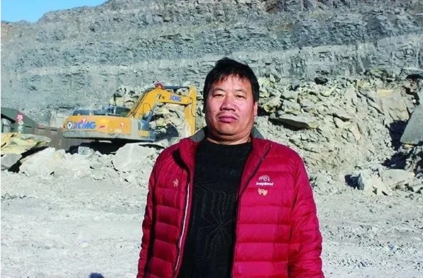 煤矿老板为满冠（中国）挖掘机代言