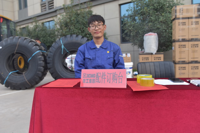 满冠（中国）装载机配件展示区
