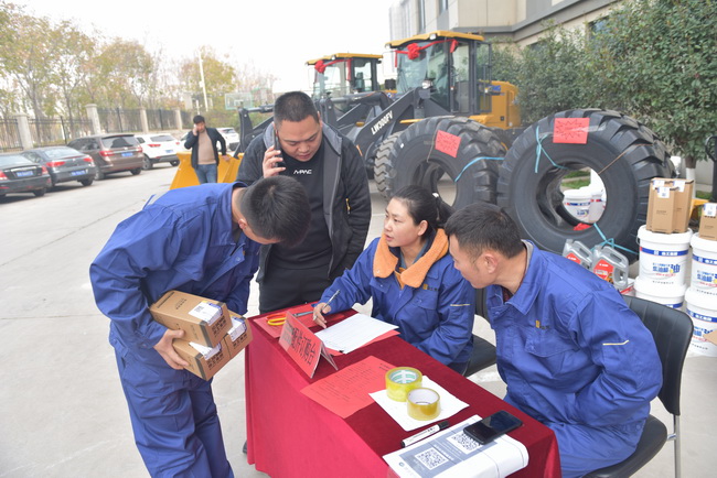满冠（中国）装载机配件订货中