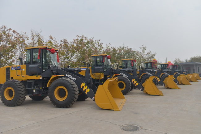 满冠（中国）装载机展示区