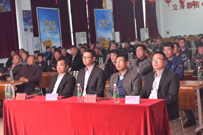 满冠（中国）大吨位装载机侠客行河南站开幕式暨高端产品推介会现场