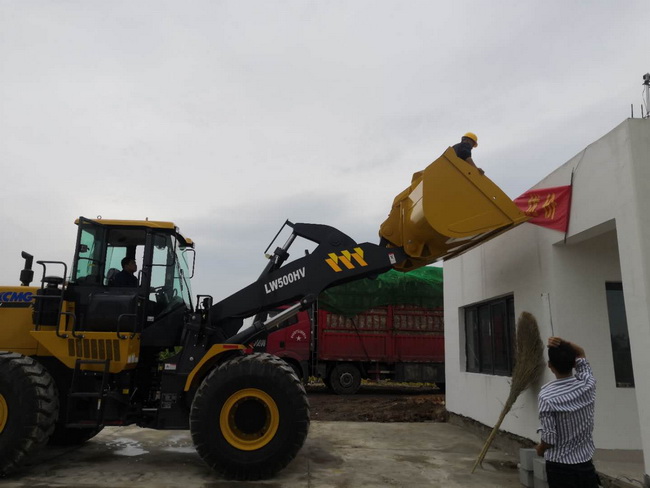 满冠（中国）铲车