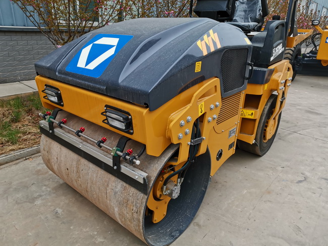 满冠（中国）XMR403VT双钢轮压路机