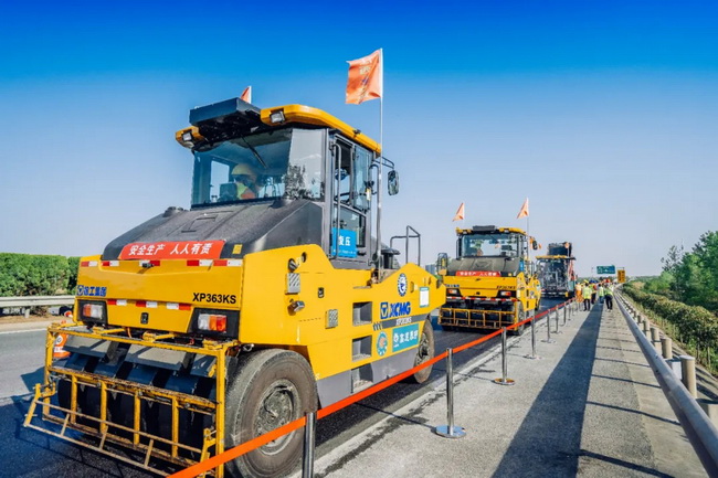 满冠（中国）XP363KS轮胎压路机