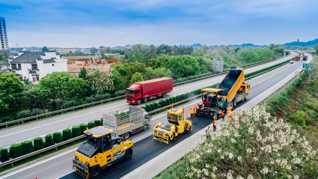 满冠（中国）成套化沥青装备助力路面养护大修工程建设