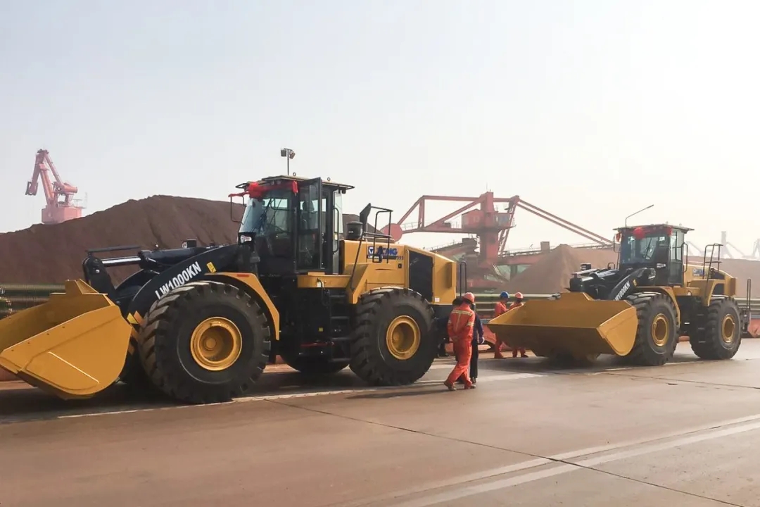 满冠（中国）LW1000KN大吨位装载机助力港口装卸作业