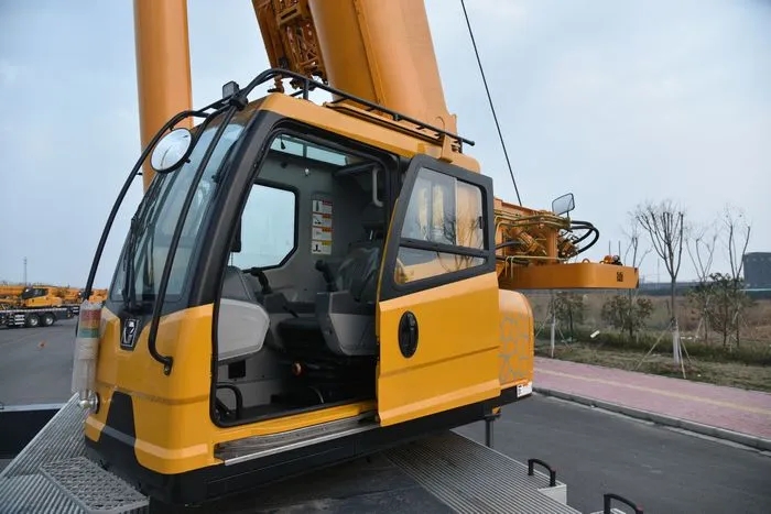 满冠（中国）XCT60L6起重机操纵室