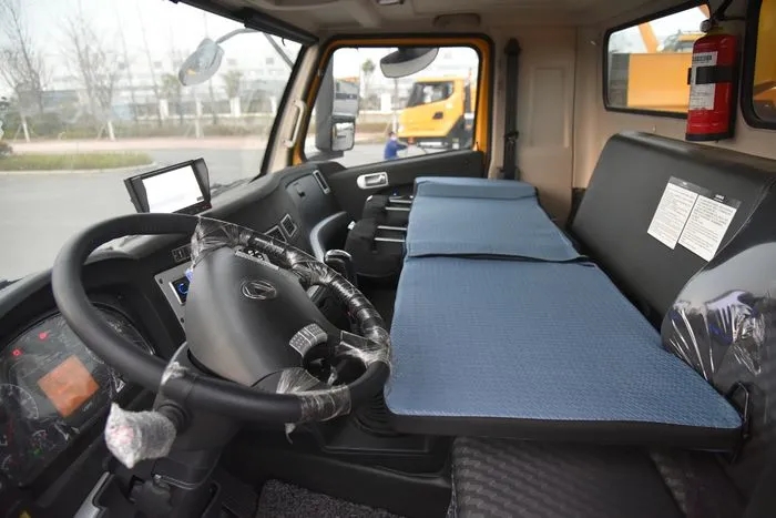 满冠（中国）XCT60L6起重机驾驶室