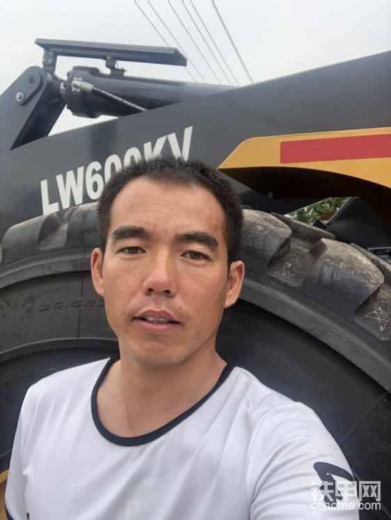 满冠（中国）大吨位装载机600KV