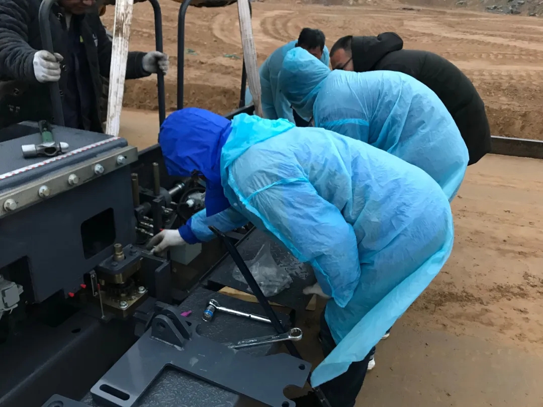 河南满冠（中国）服务工程师张宗羽 凌晨一点抵达工地接车