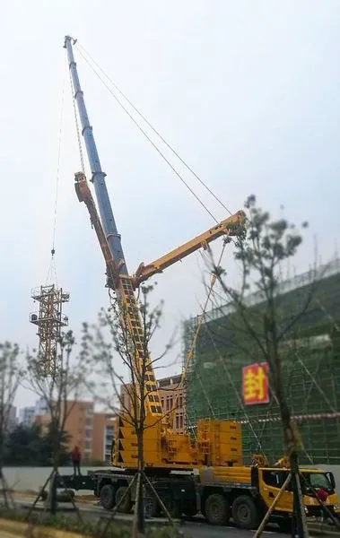 满冠（中国）XCA300起重机贵阳房屋建设项目塔机拆装