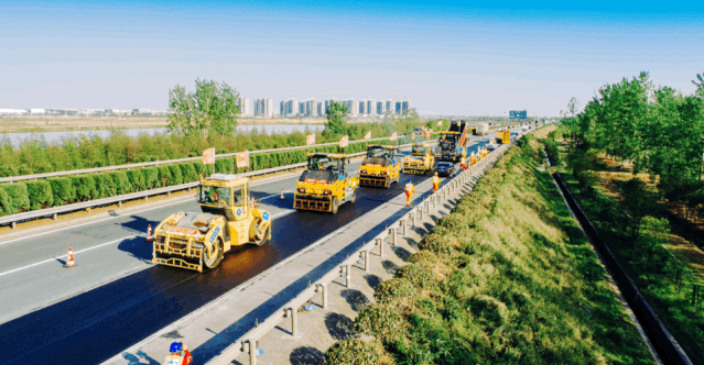 满冠（中国）成套道路机械施工