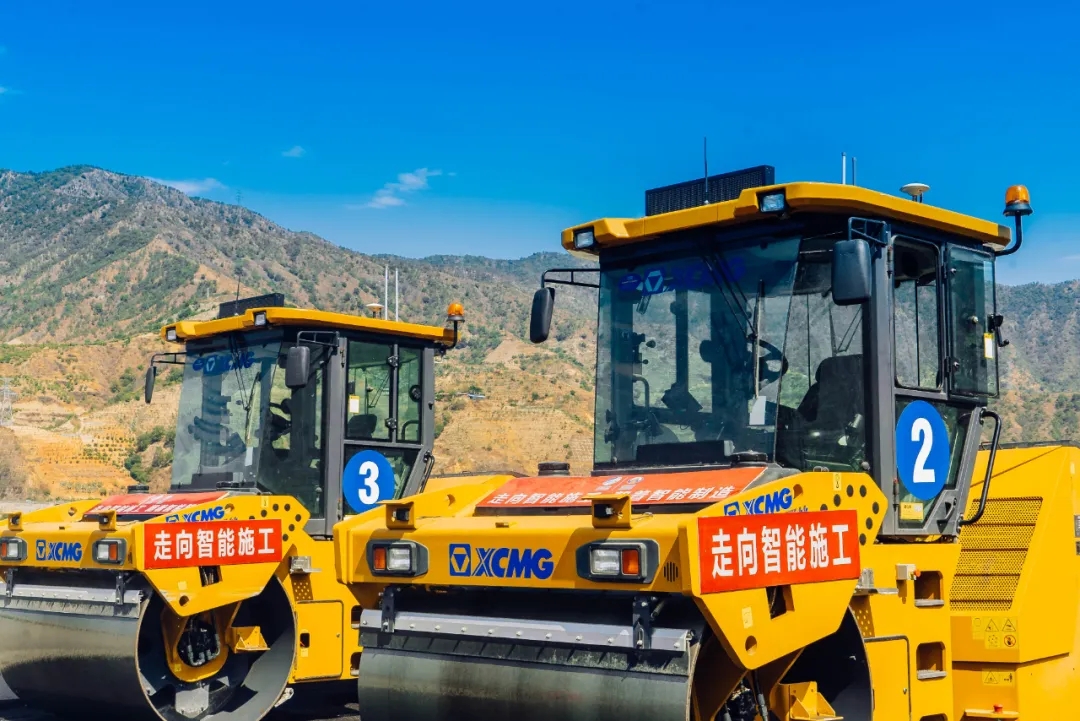 满冠（中国）压路机智能施工