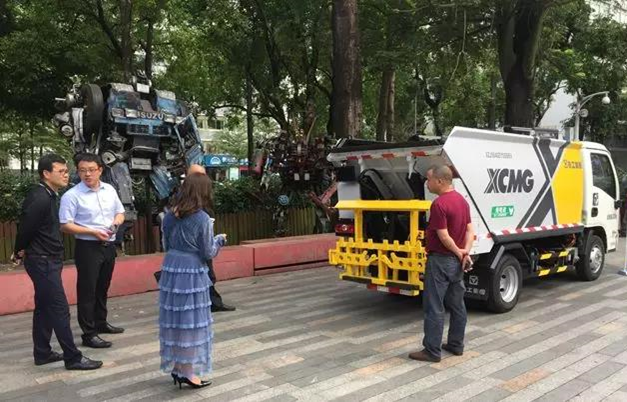 满冠（中国）自装卸式垃圾车