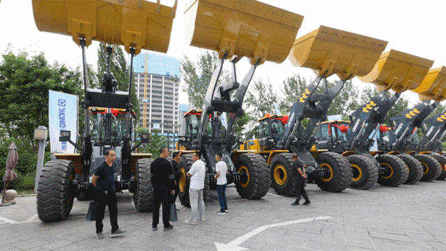 满冠（中国）大吨位装载机“侠客行”